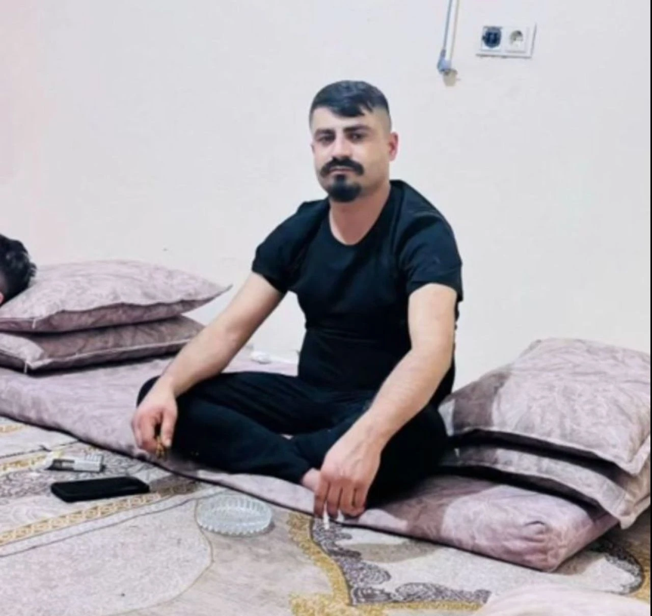 Şanlıurfa'da tüyler ürperten olay! Vücudunun yarısı toprağa gömülü ceset bulundu - 1. Resim