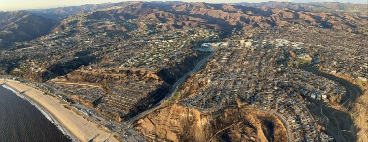 'Zehirli kül' uyarısının ardından can kaybı yükseldi! Los Angeles yangınlarında son durum - 1. Resim