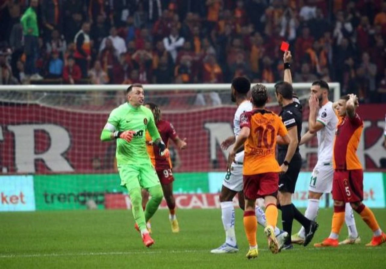 Ali Palabıyık'tan ortalığı karıştıracak Galatasaray iddiası! Kırmızı gösterdim hakemliğim bitti - 2. Resim