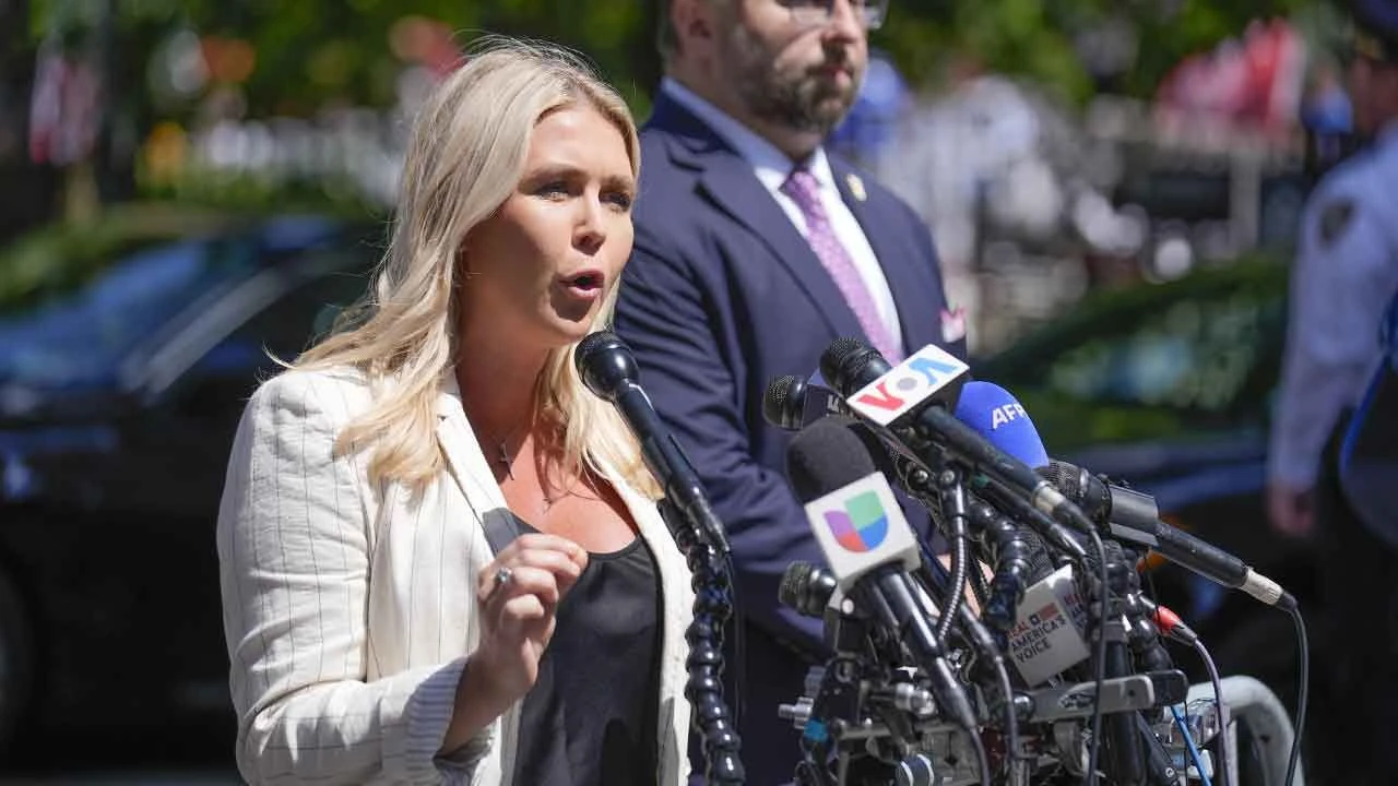 Beyaz Saray'da dikkat çeken açıklama: Trump istediği kişiyi görevden alır