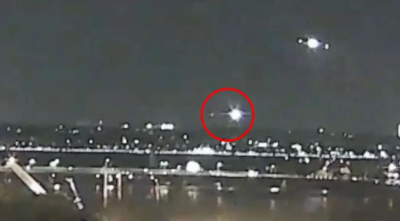 ABD'de yolcu uçağı ile helikopter çarpıştı: Onlarca ceset arasında Rus sporcular da var! Ürpertici ses kaydı ortaya çıktı - 1. Resim