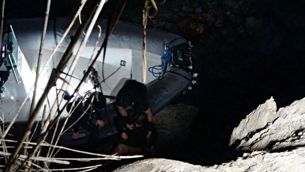 Falezlerden düştü, yardım çığlıkları geceyi inletti