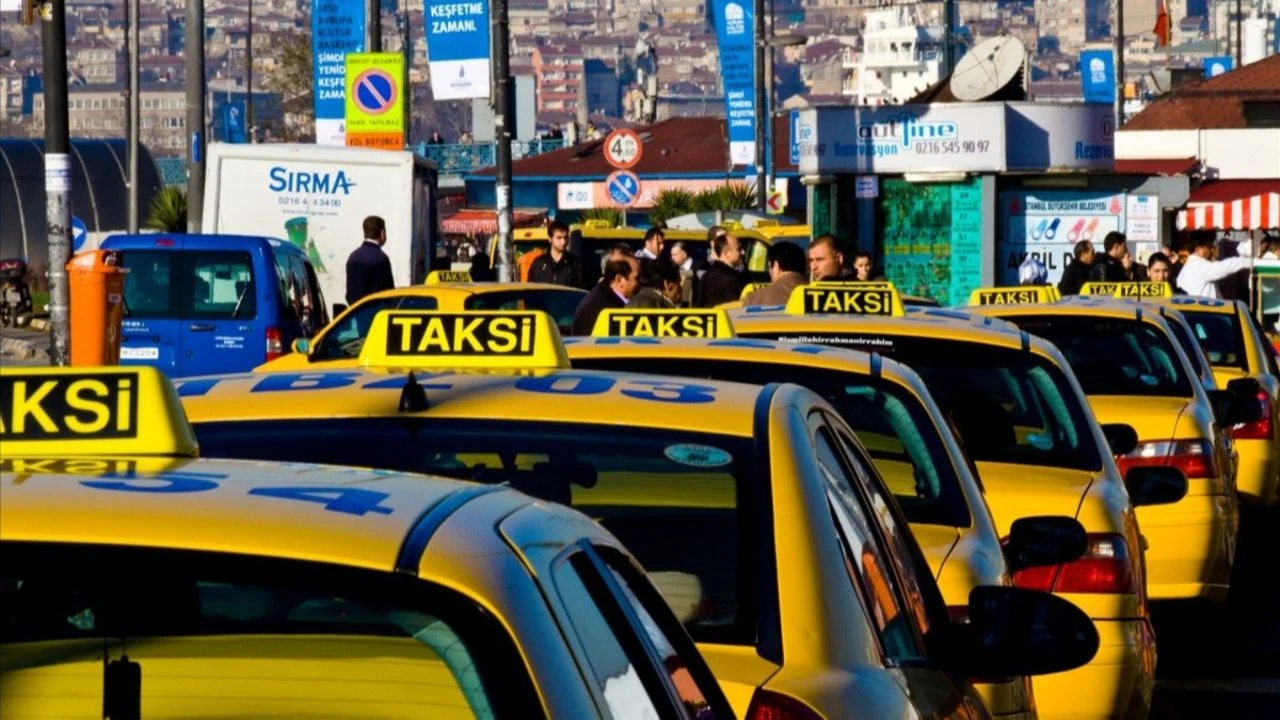 İstanbul&#039;da 2.500 yeni taksi plakası için İBB&#039;den ilk ihale duyurusu! Tarih ve başvuru şartları belli oldu