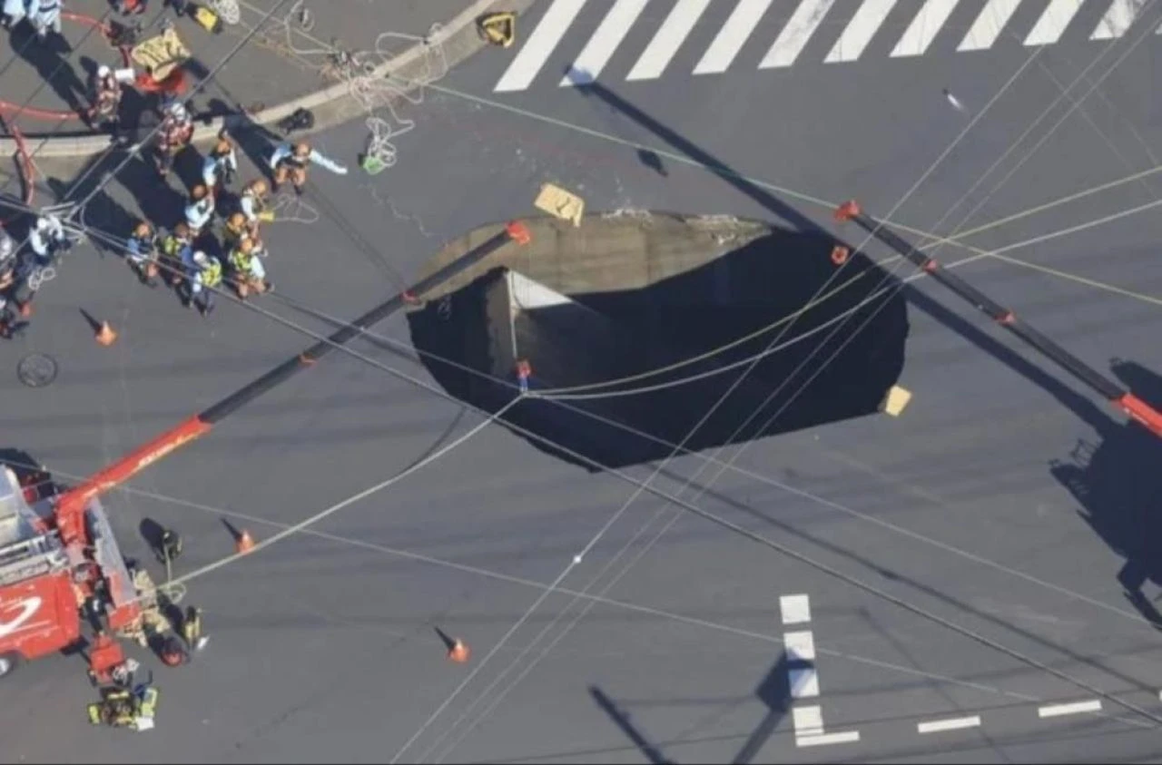 Kavşakta açılan çukura düşen kamyonet şoförü için yeni uyarılar: Sifona az basın, duş almayın