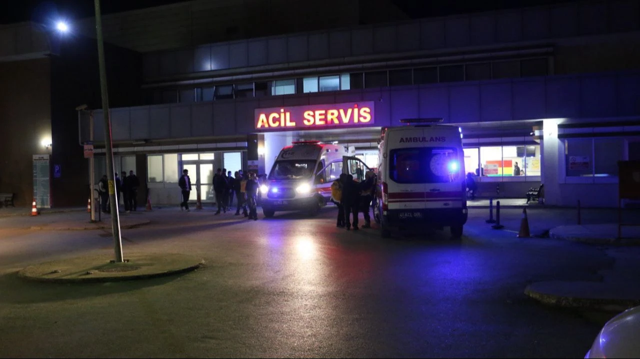 Kocaeli'de korkunç kaza! Araçlar hurdaya döndü: 2'si ağır 7 yaralı - 3. Resim