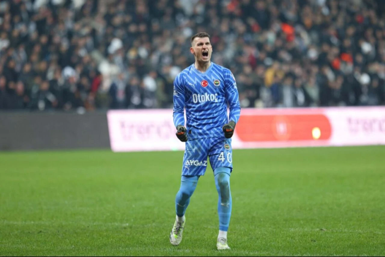Livakovic Midtjylland-Fenerbahçe maçında neden yok? Kamp kadrosuna sakatlık durumu nedeniyle yazılmadı - 1. Resim