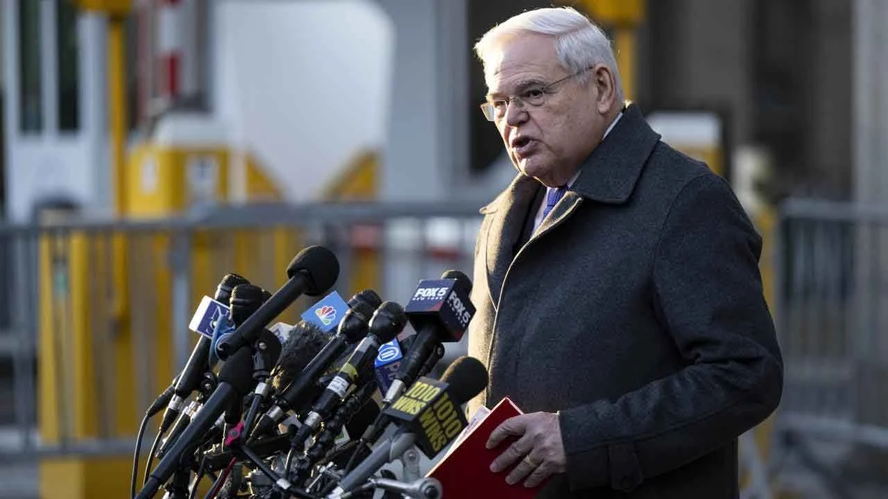 Türkiye karşıtı ABD'li eski Senatör Menendez'e hapis şoku! Kararı duyunca ağlamaya başladı