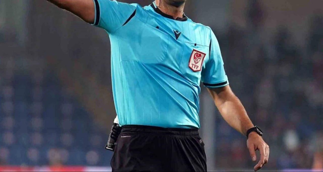 Fenerbahçe-Çaykur Rizespor maçı hakemi Burak Pakkan kimdir? Daha önce yönettiği FB maçları - 1. Resim