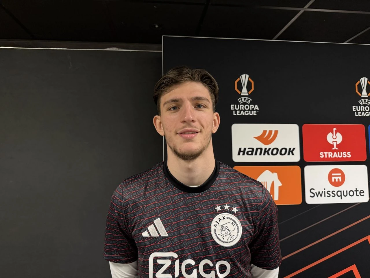 Galatasaray - Ajax maçı sonrası statta ayaküstü transfer görüşmesi! Fenerbahçeliler şoke oldu - 2. Resim