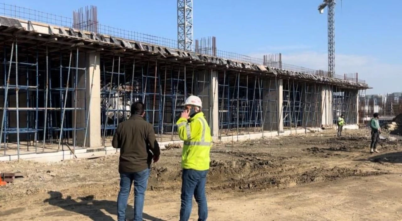 İnşaatta kalıp çöktü! Çok sayıda işçi yaralandı