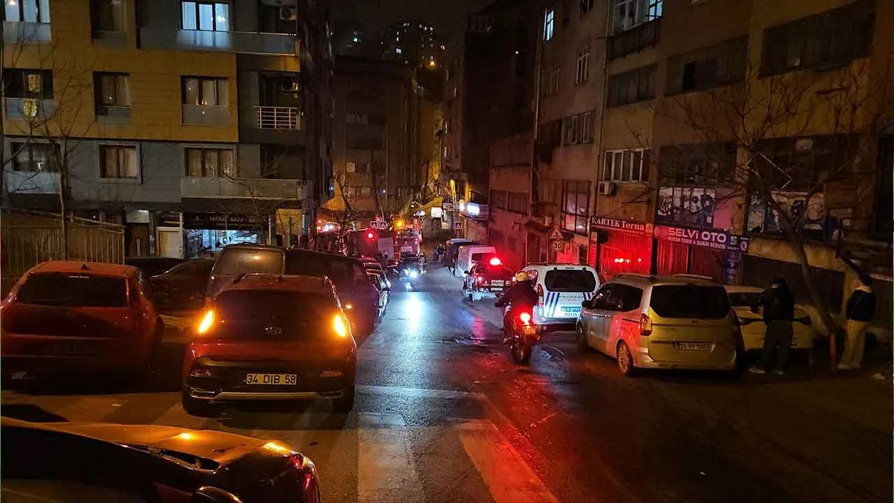 Kağıthane’de 8 katlı binada yangın paniği! - 1. Resim