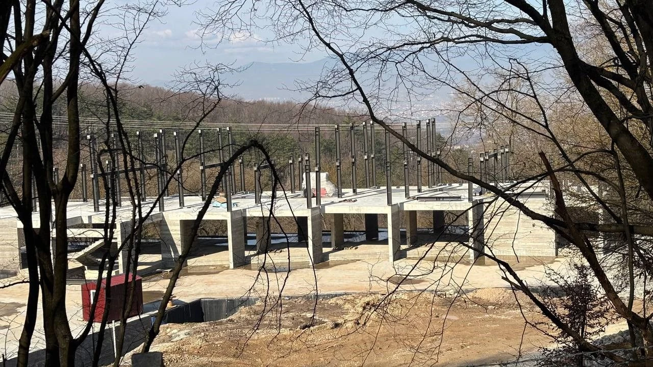 Kartalkaya yangın faciasından sonra ortaya çıktı! Otel sahibine pankartlı tepki: 'Cani Halit' - 1. Resim