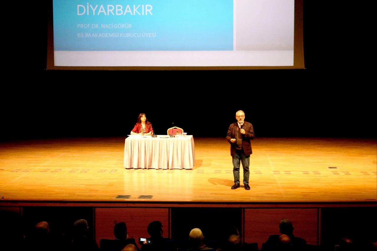 Naci Görür herkes diğer fayı konuşurken Zagros fayına dikkat çekti: 'Asıl büyük felaket o zaman...' - 2. Resim