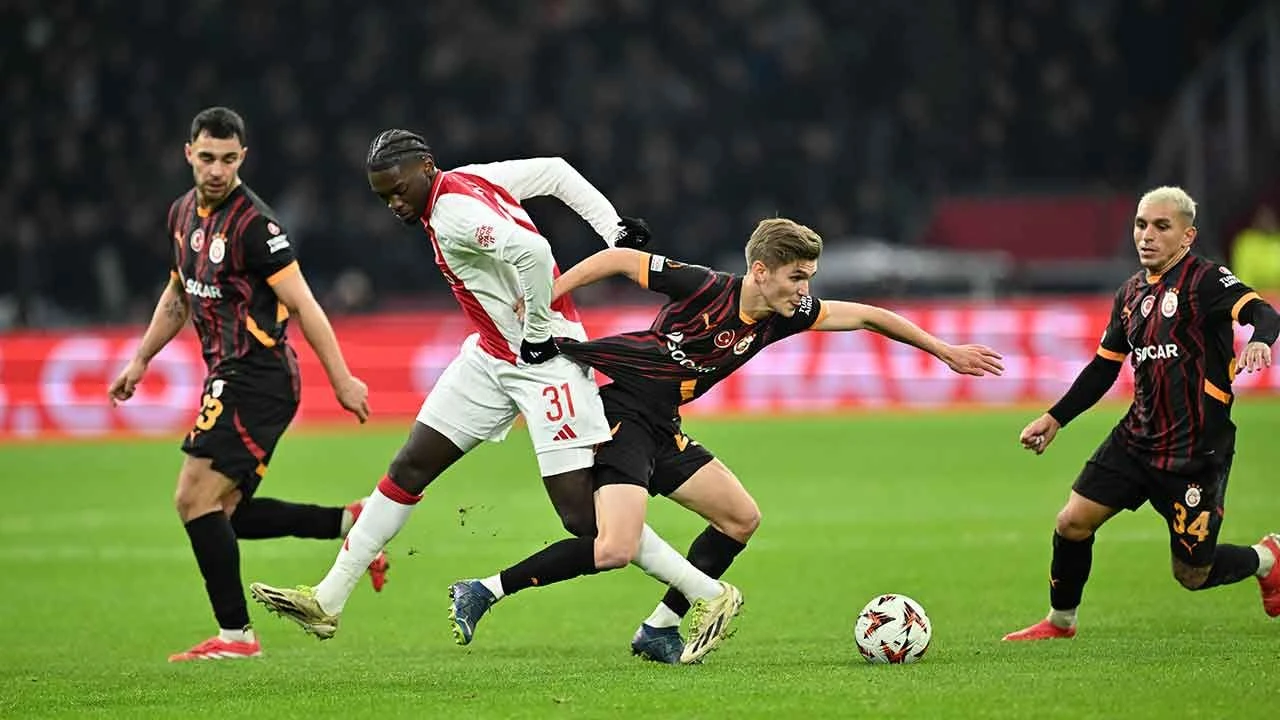 Okan Buruk'tan Ajax maçı sonrası açıklama: Basit goller yedik - 1. Resim