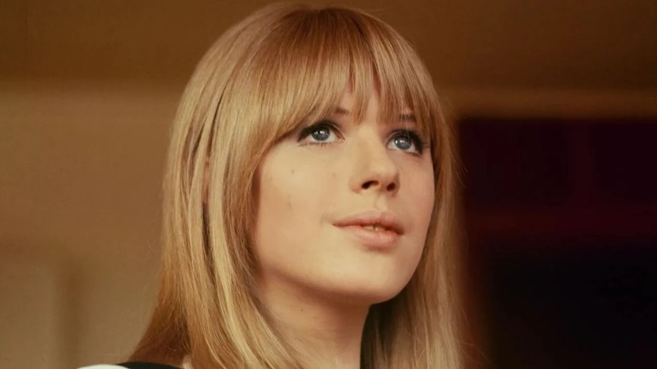 Oyuncu ve şarkıcı Marianne Faithfull hayatını kaybetti