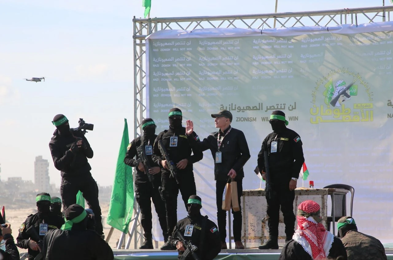 Gazze'de 4'üncü rehine takası! 2 İsrailli Kızılhaç'a teslim edildi - 2. Resim