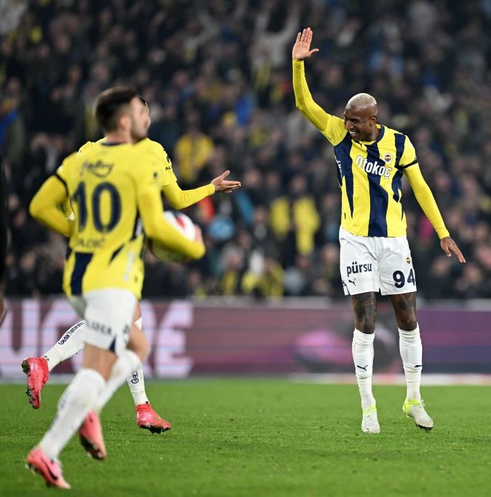 Fenerbahçe Rizespor engelini 3-2 geçti!