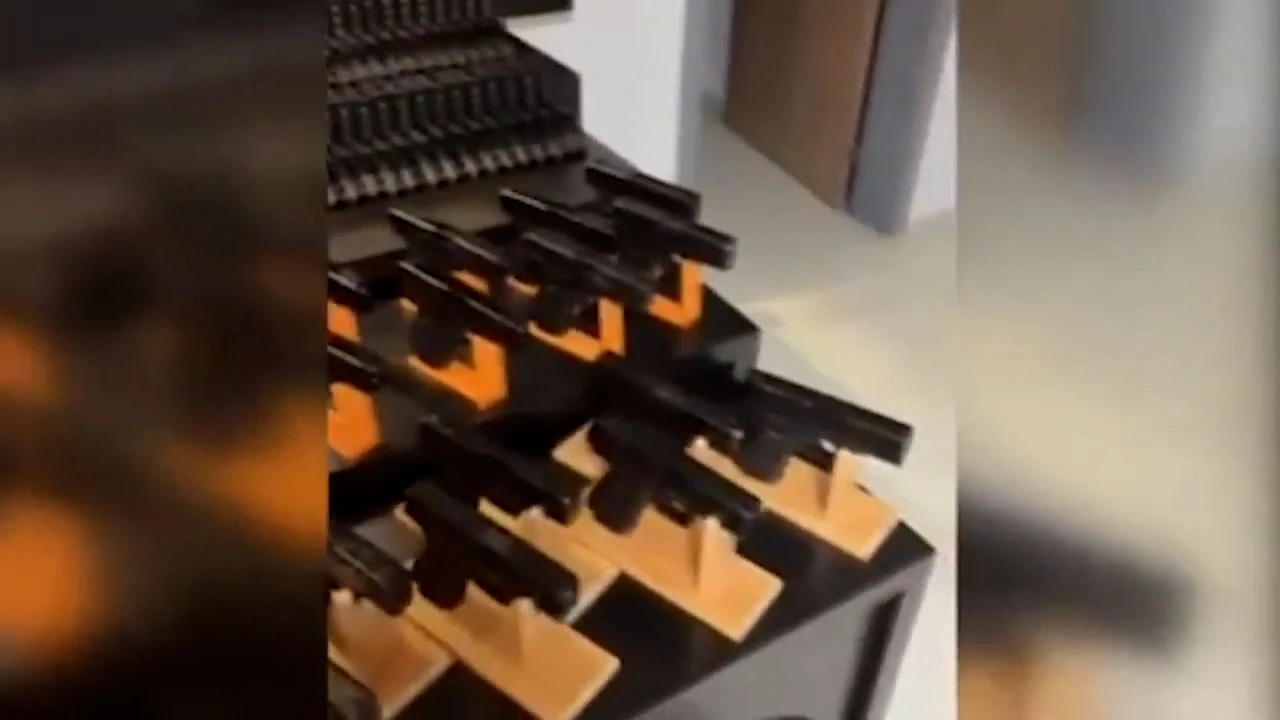 Bursa'da 'MERCEK-28' operasyonu! Araçtan cephanelik çıktı - 1. Resim