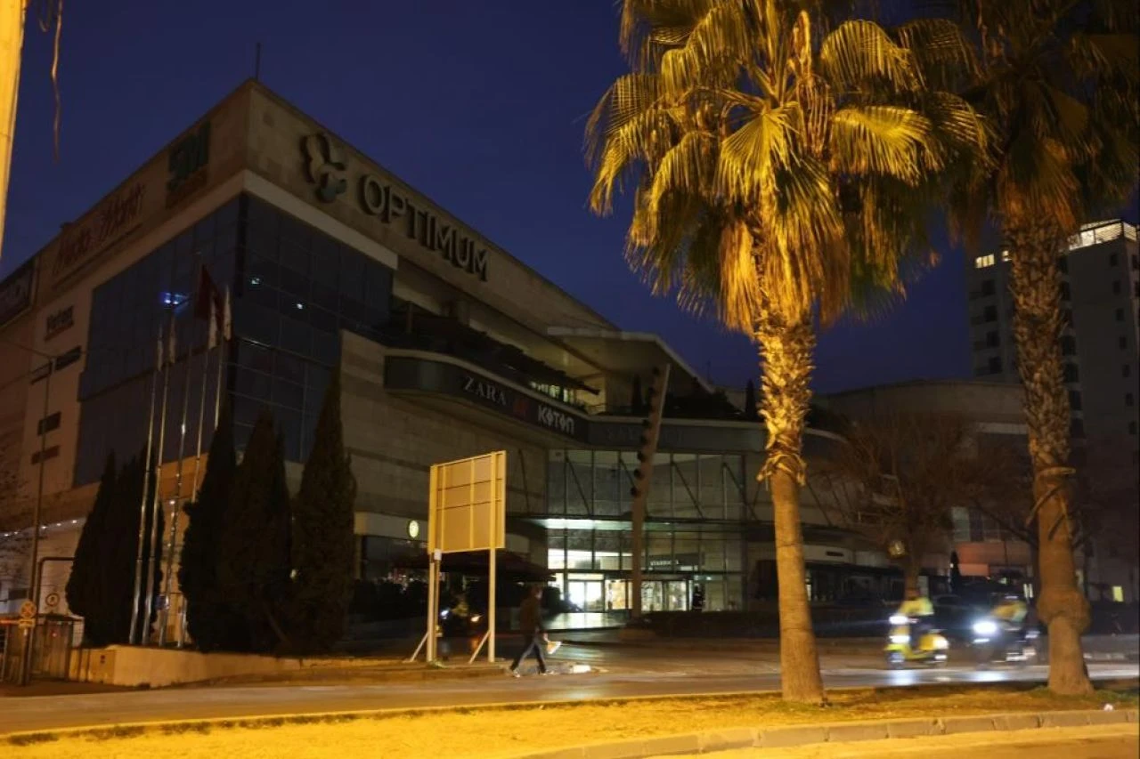 Havalandırmadan girdi, milyonlarca TL'lik altın çaldı