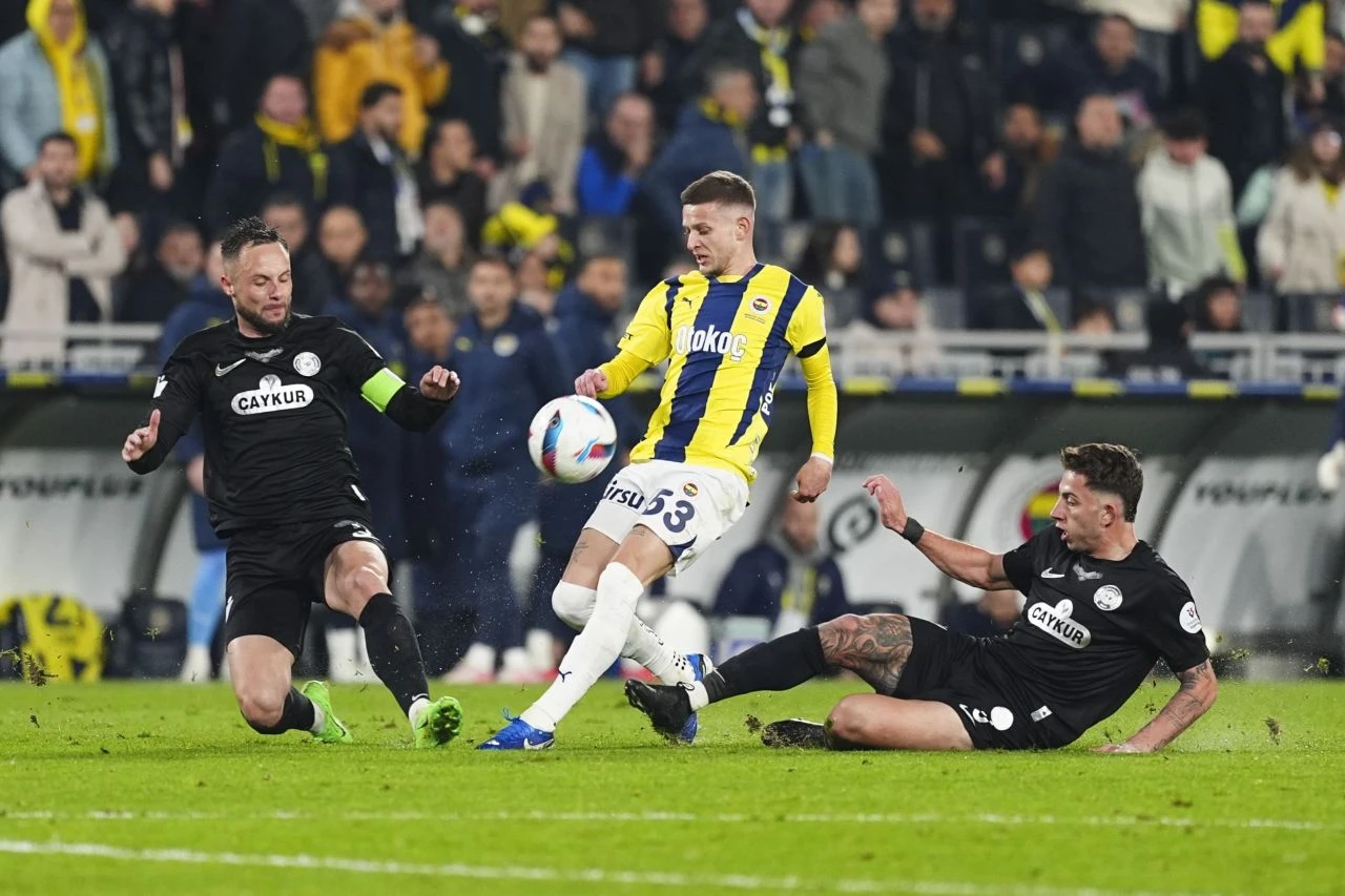 Trio ekibinden Fenerbahçe - Rizespor maçı hakemine geçer not! Galatasaray sert tepki göstermişti