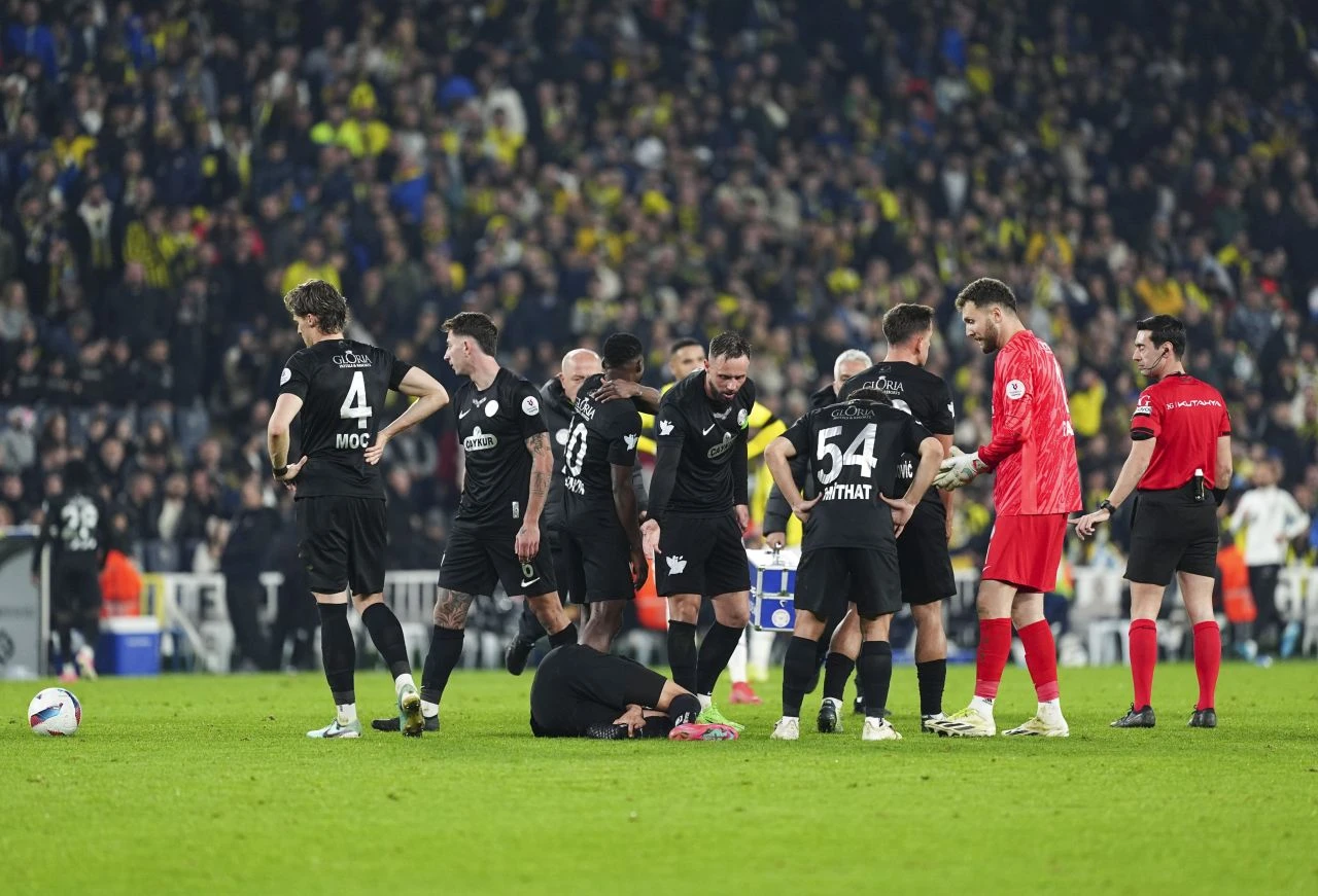 Trio ekibinden Fenerbahçe - Rizespor maçı hakemine geçer not! Galatasaray sert tepki göstermişti