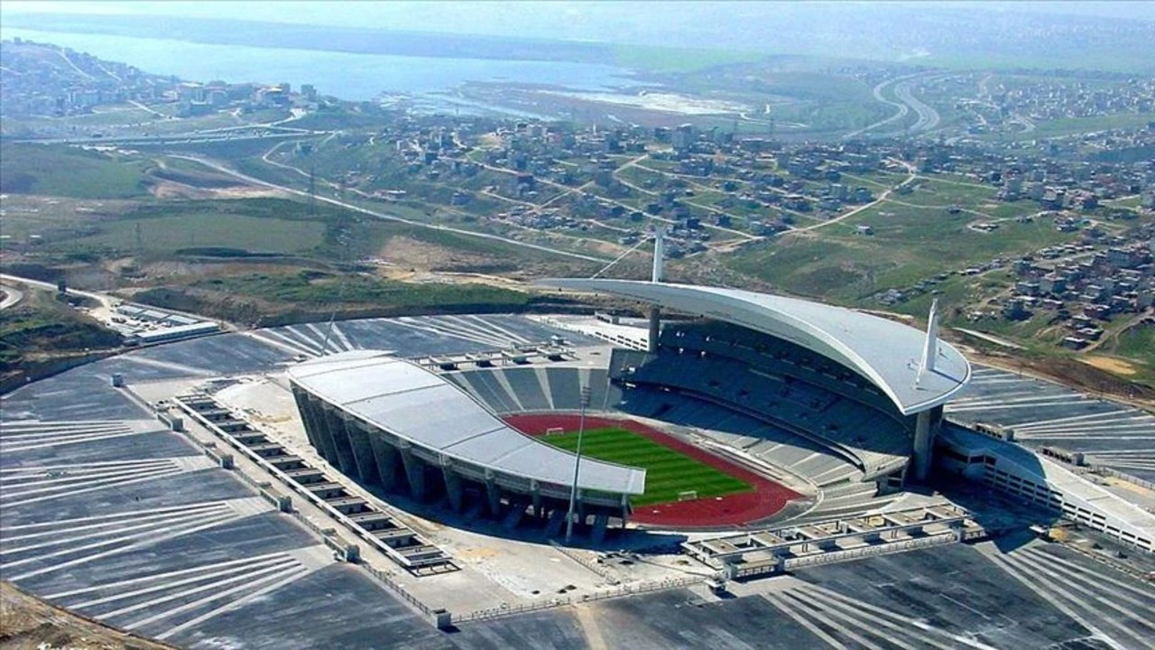 Beşiktaş ZTK maçı neden Atatürk Olimpiyat Stadı&#039;nda oynanıyor belli oldu