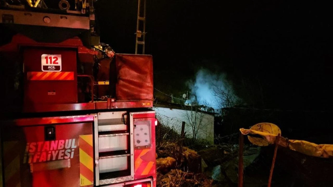 Sarıyer'de korkunç yangın! Kazan dairesinde başladı, binayı sardı - 1. Resim