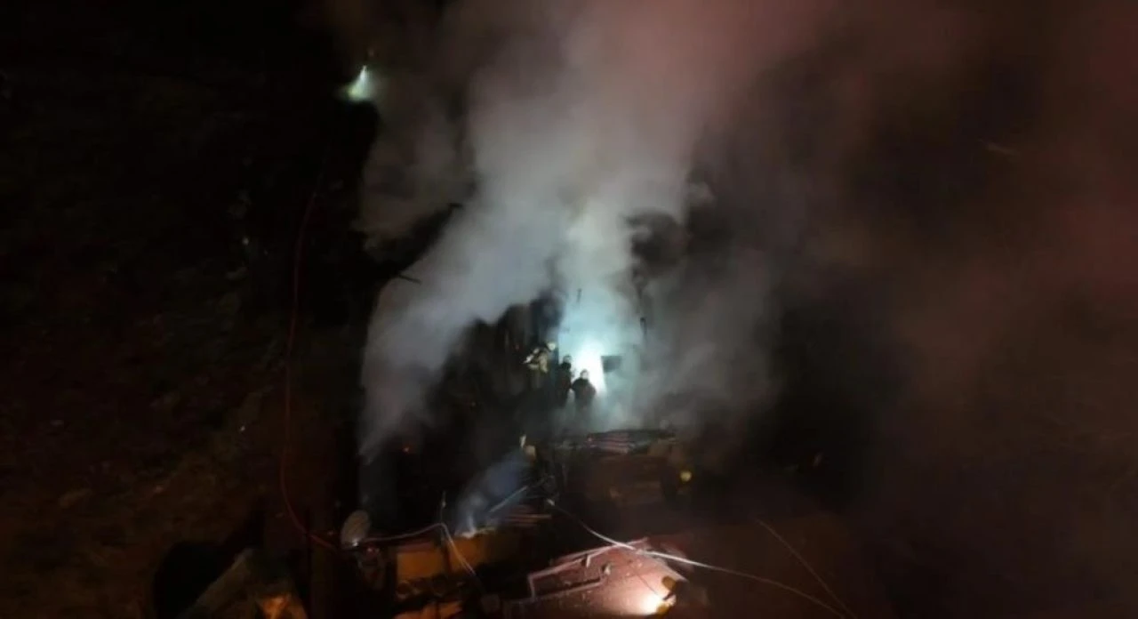 Sarıyer'de korkunç yangın! Kazan dairesinde başladı, binayı sardı - 2. Resim