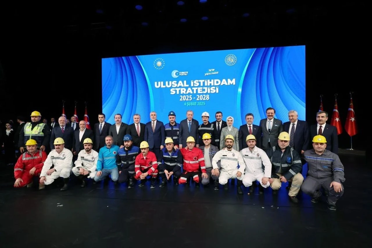 Son dakika | İŞKUR Gençlik Programı devreye giriyor! Cumhurbaşkanı Erdoğan duyurdu: Öğrencilere 15 bin lira destek verilecek - 4. Resim