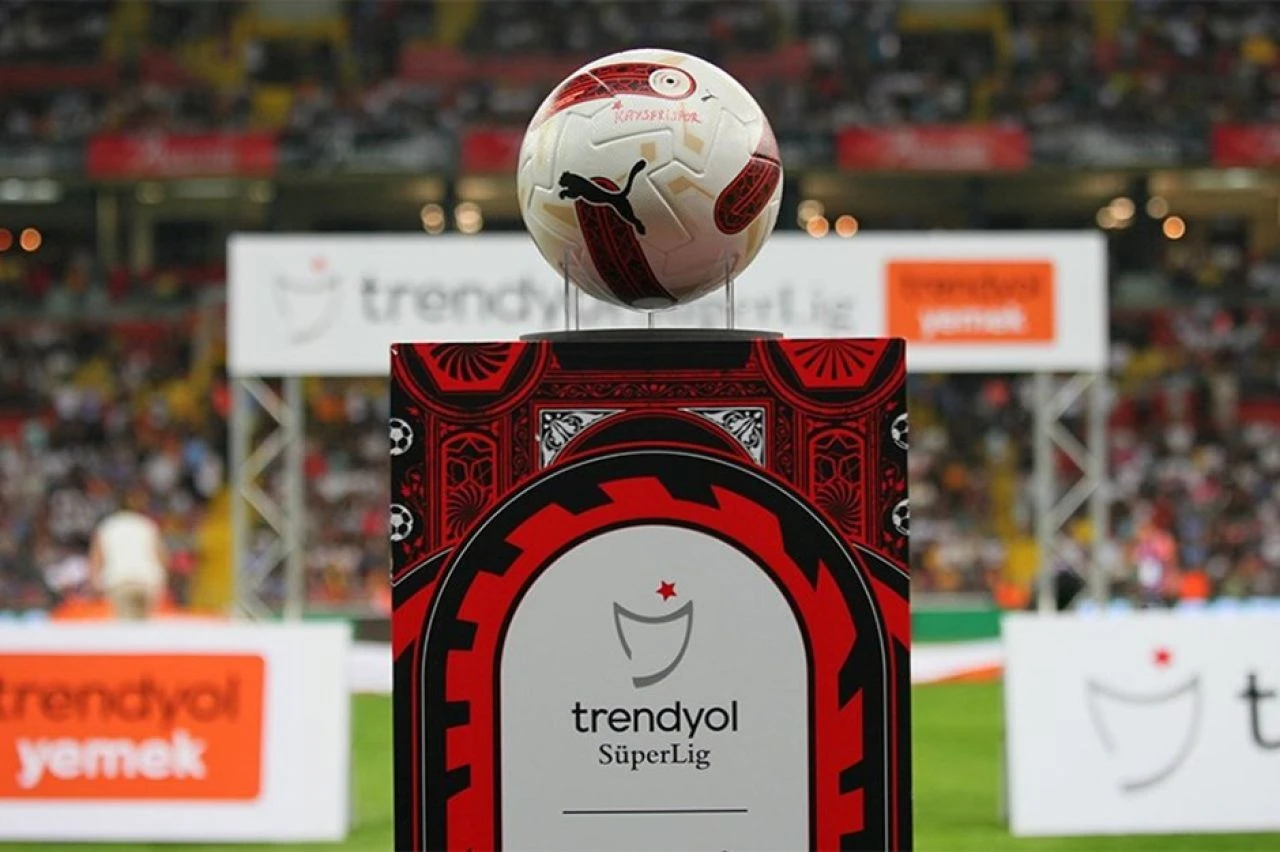 Süper Lig’de 2025 ara transfer döneminin ne zaman sona ereceği araştırılıyor - 1. Resim