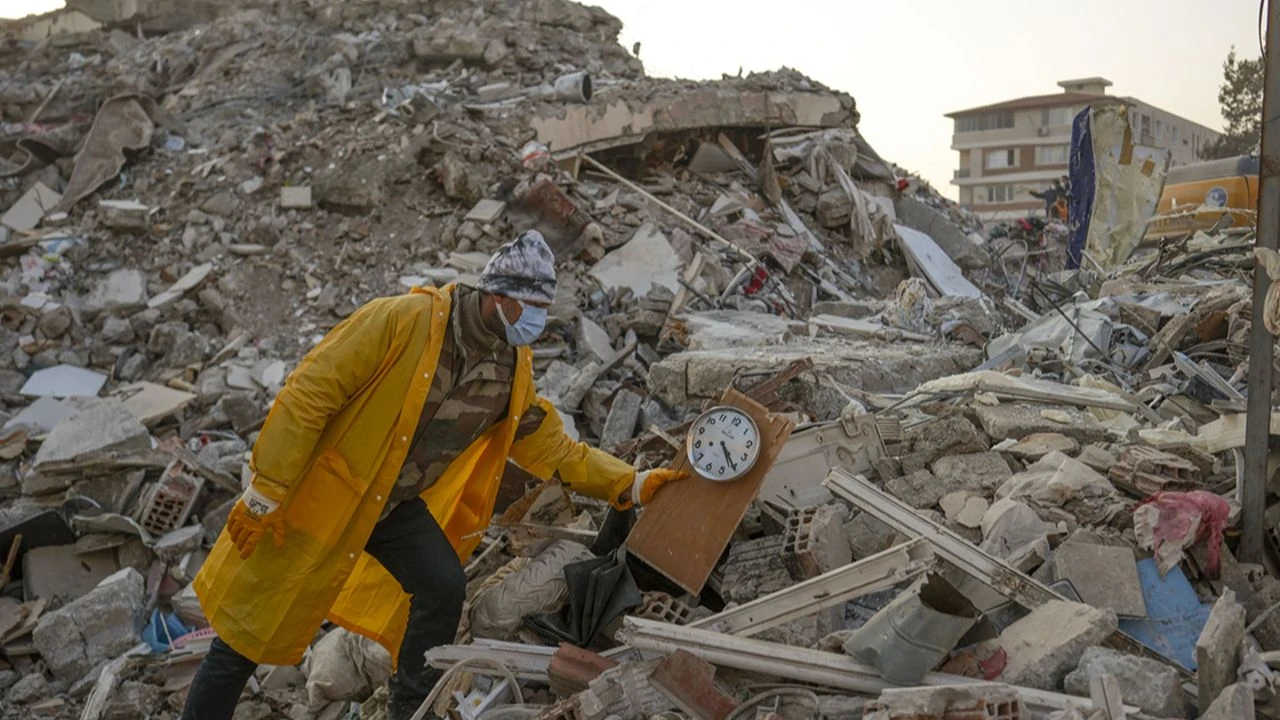 6 Şubat depremi anma mesajları! 6 Şubat yıldönümü taziye mesajları ve sözleri ile anılıyor