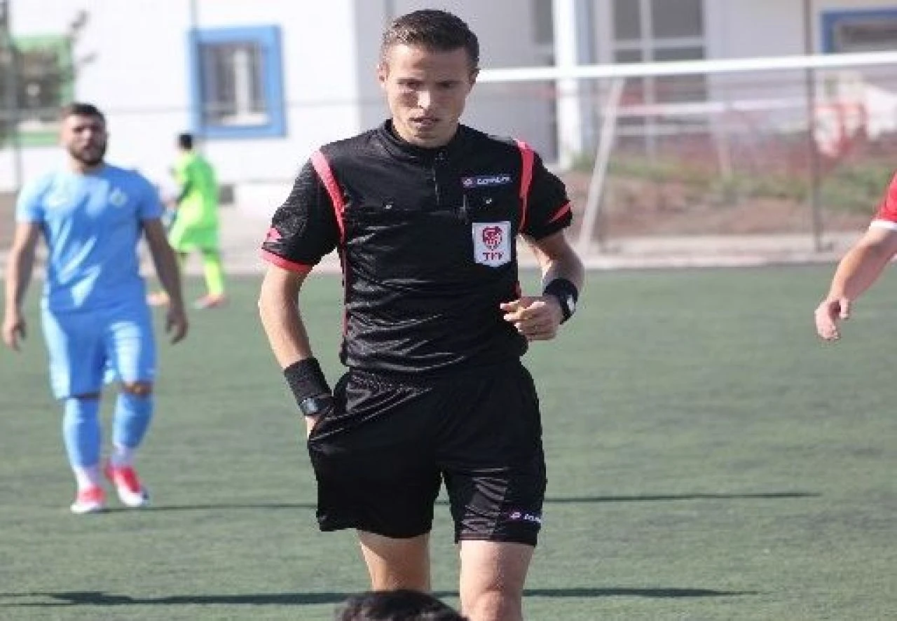 Fenerbahçe-Erzurumspor maçının hakemi Adnan Deniz Kayatepe kimdir? İstatistikleri ve yönettiği Fenerbahçe maçları - 2. Resim