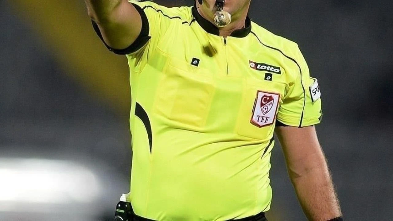 Fenerbahçe-Erzurumspor maçının hakemi Adnan Deniz Kayatepe kimdir? İstatistikleri ve yönettiği Fenerbahçe maçları - 1. Resim