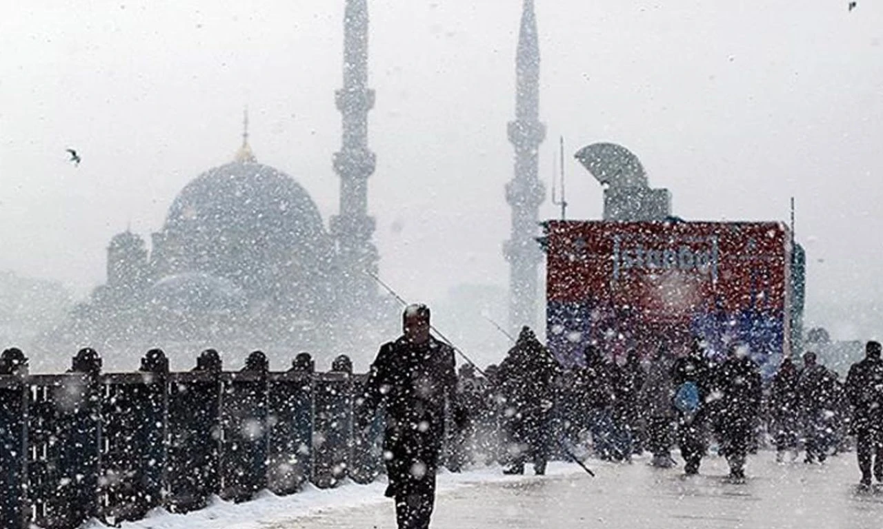 İstanbullu kar bekliyordu, güneş açtı! Moraller tam bozulmuşken Meteoroloji ve AKOM'dan yeni uyarı geldi - 1. Resim
