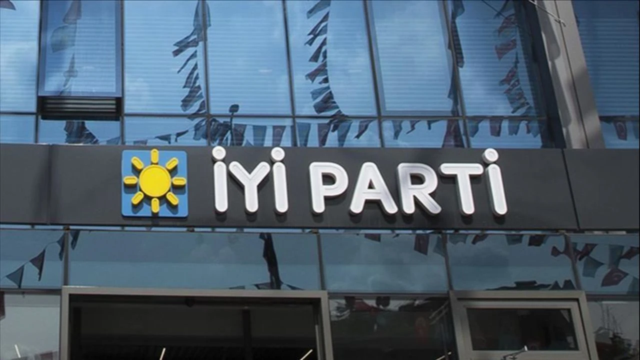 İYİ Parti&#039;de yaprak dökümü! Belediye başkanı ve meclis üyeleri istifa etti