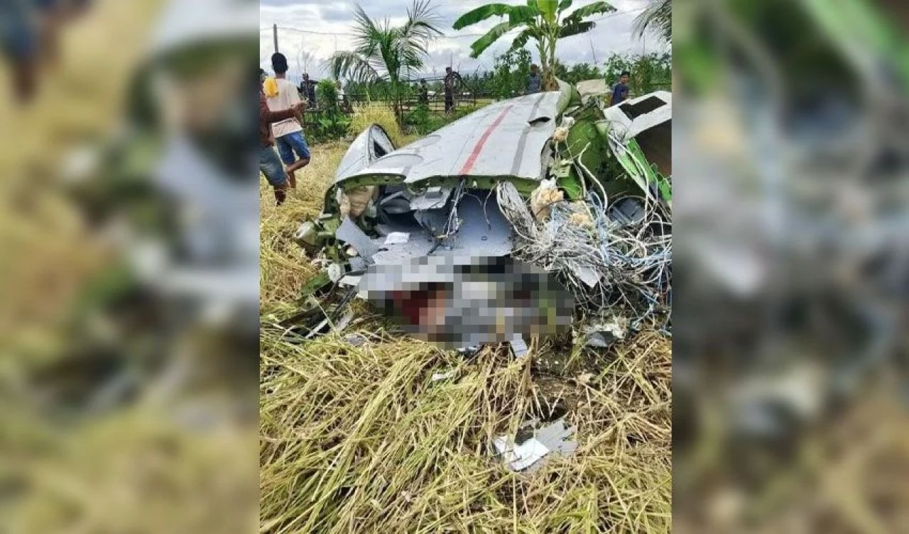Filipinler'de, ABD ordusuna ait uçak pirinç tarlasına düştü! Ölüler var - 1. Resim