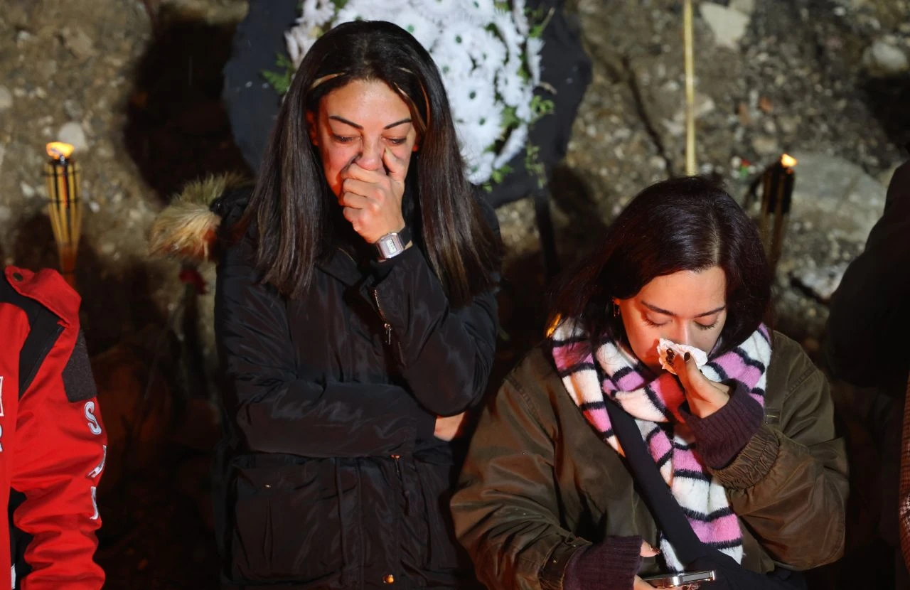 Hatay'da tüyleri diken diken eden anlar! Binlerce kişi hep bir ağızdan haykırdı: 'Sesimi duyan var mı?' - 7. Resim