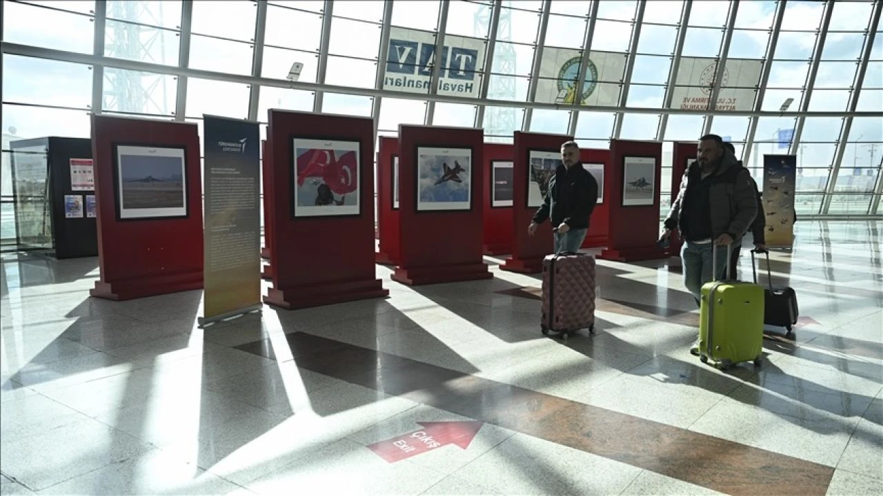 KAAN, HÜRJET, ATAK ve daha fazlası! TUSAŞ, milli ürünlerinin fotoğraflarını Esenboğa Havalimanı'nda sergiledi - 2. Resim