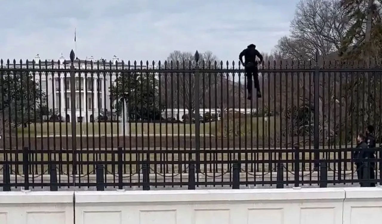 Keskin nişancılar hedefe kilitlendi, Gizli Servis harekete geçti: Beyaz Saray'da hareketli anlar - 1. Resim