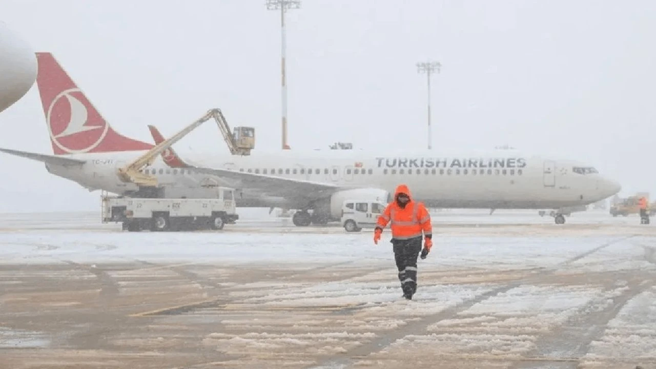 Sabiha Gökçen Havalimanı&#039;nda kar alarmı! 