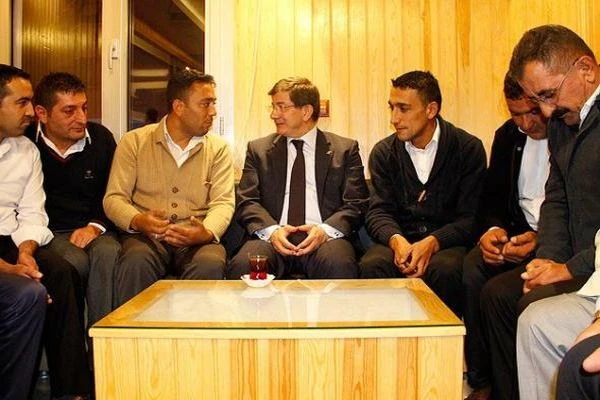 Başbakan Davutoğlu'ndan taksicilere ziyaret- İZLE