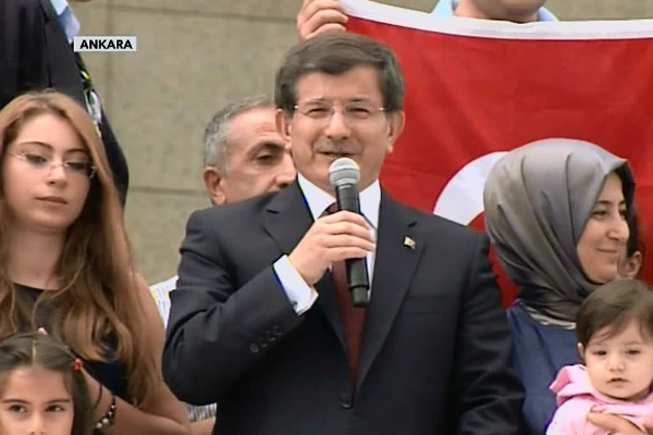 Davutoğlu, 'Siyasi operasyon yapmaya kalkanların maskesi düştü'