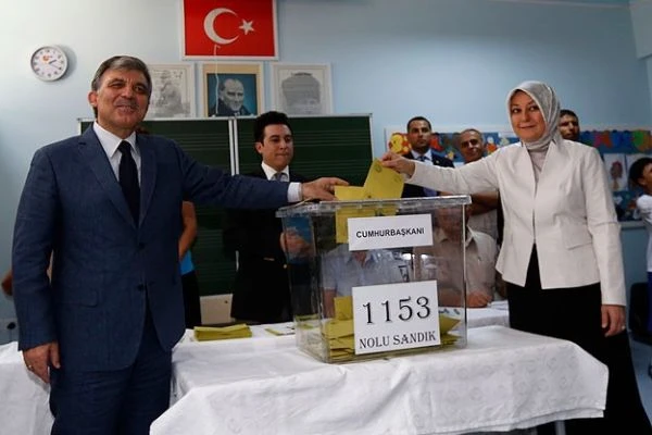 Gül, 'Türkiye yarından itibaren gerçek gündemine dönmeli'