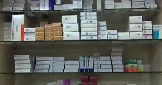 Başı ağrıyan doktor yerine eczaneye koştu