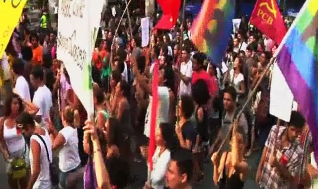 Brezilya’da polise taş, göstericiye plastik mermi