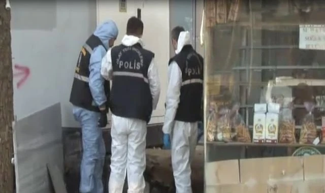 Fatih'te el yapımı bomba patladı -İZLE