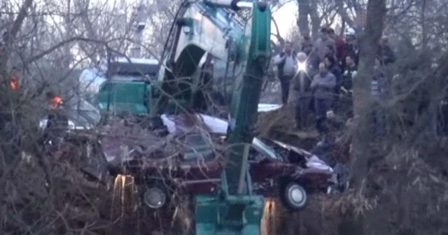 Otomobille nehre uçtular - İZLE