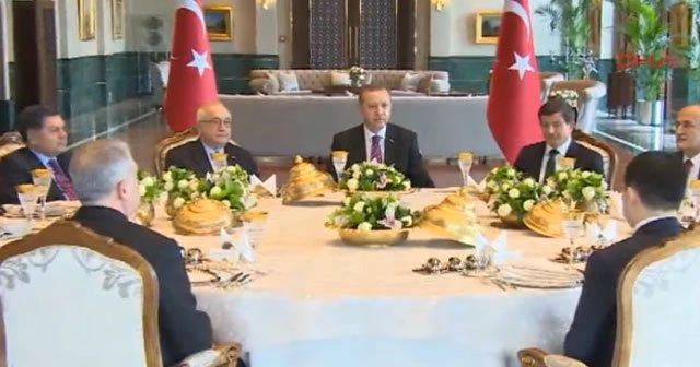 Yürütme ve yargı Saray'da yemekte buluştu