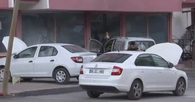 Başkent'te araçlar kundaklandı