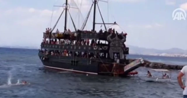 Gezi teknesi batma tehlikesi geçirdi